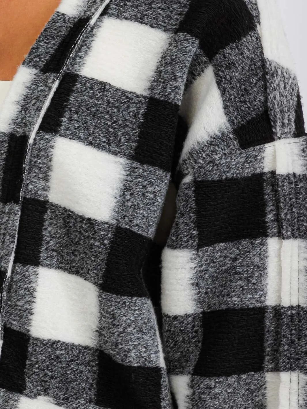 WOMEN'S LONG SLEEVE BUTTON CLOSURE FRONT POCKETS PLAID JACKET